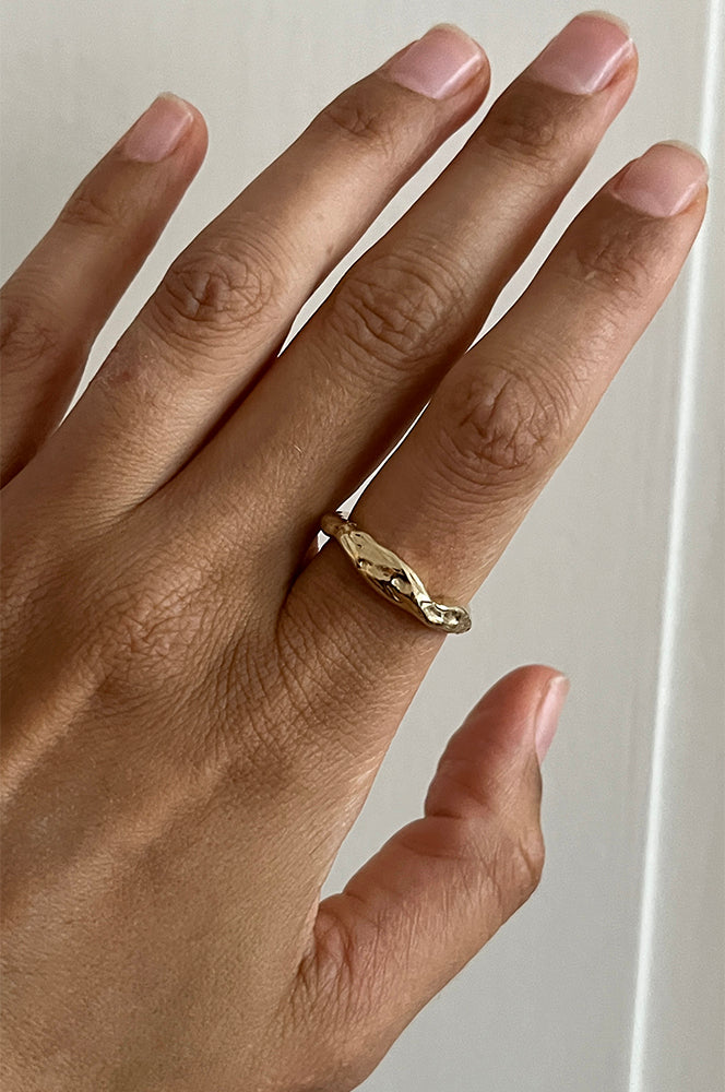 Cala Ring 9k Gold