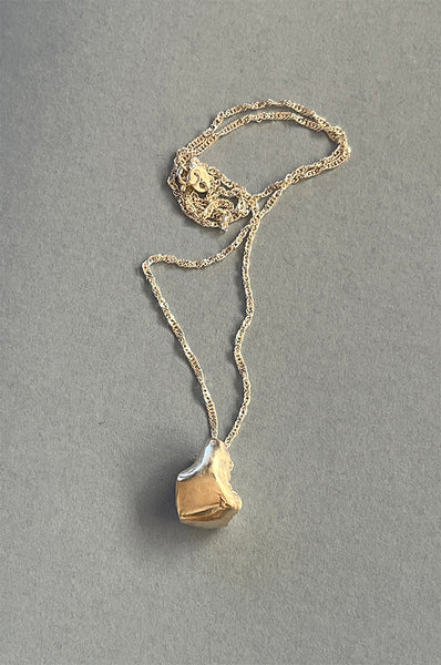 Drop pendant necklace